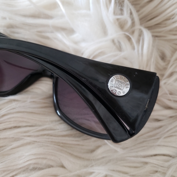 MICHAEL KORS - Sunglasses & case - Picture 9 of 11